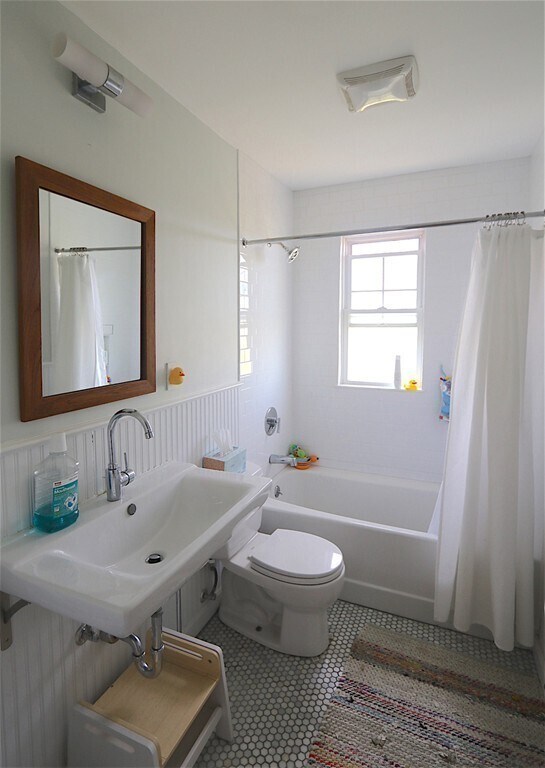 Building Photo - 47 Lewis St