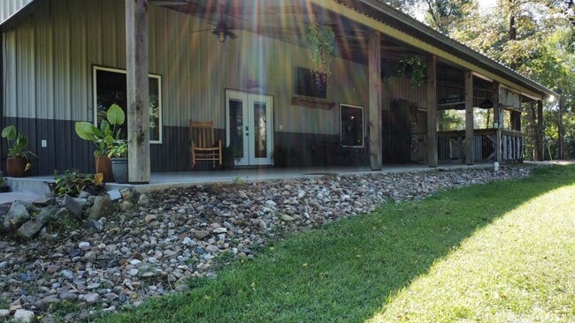 Building Photo - 1049 County Rd