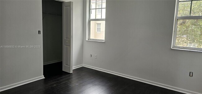 Building Photo - 5800 W Sample Rd