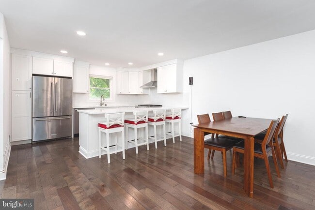 Building Photo - 211 Ross Stevenson Cir