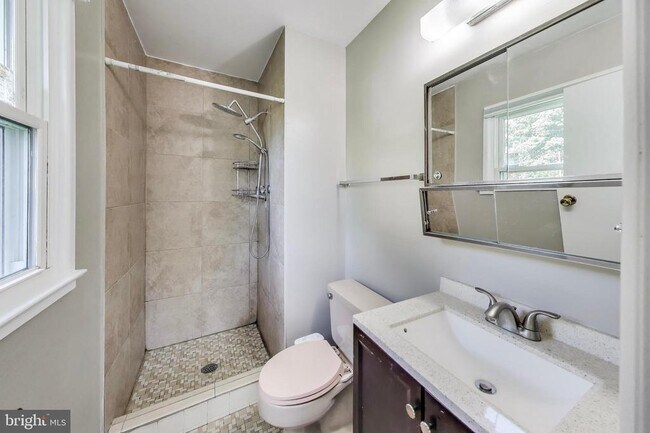 Building Photo - 5406 Parkvale Terrace