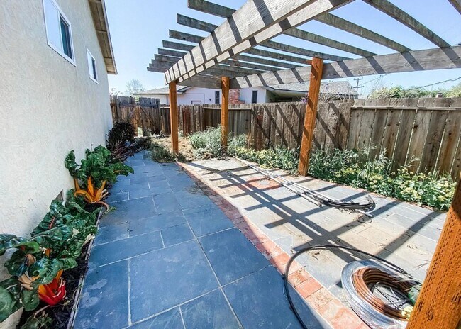 Building Photo - BEAUTIFUL HOME IN DESIREABLE CENTERVILLE, ...