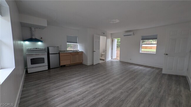 Building Photo - 660 S Missouri St