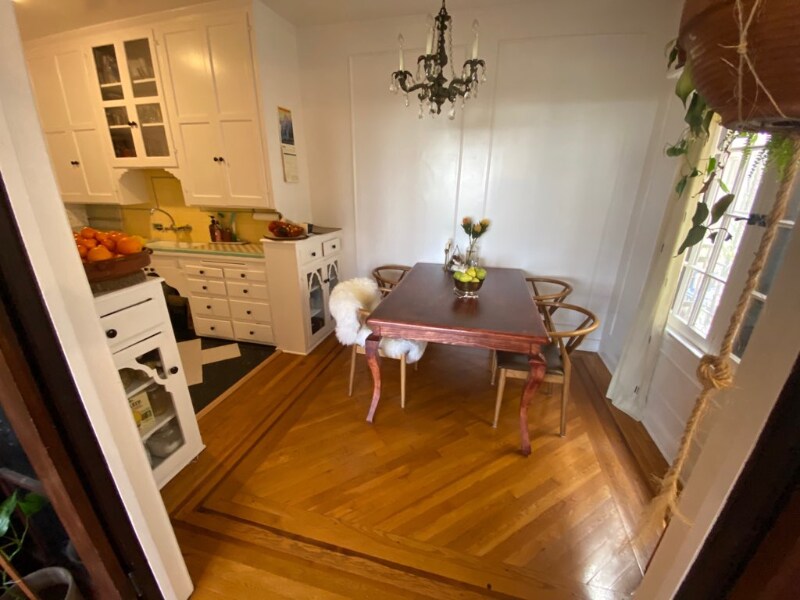 Building Photo - 425 N Sycamore Ave