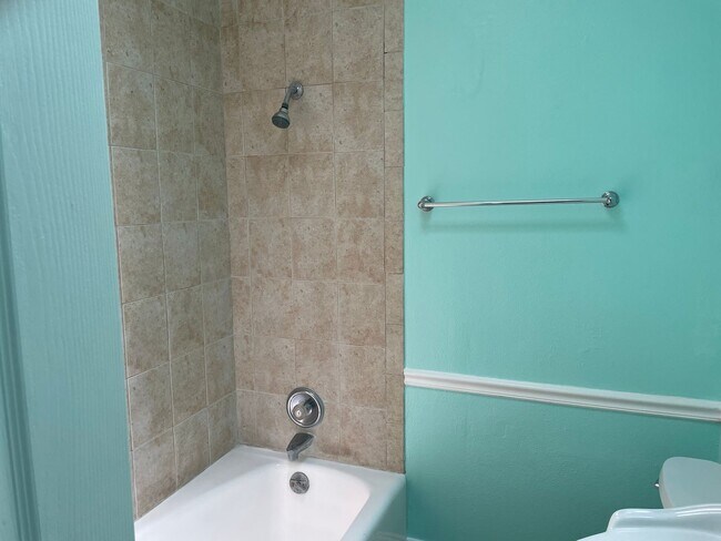 Building Photo - 3/1 -1/2 POOL HOME IN CASSELBERRY