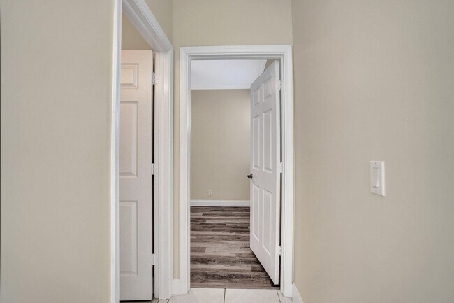 Building Photo - 16658 La Mesa Dr