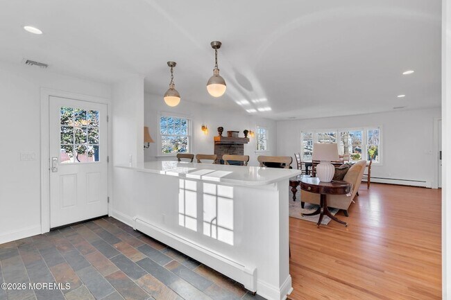 Building Photo - 723 Pitney Dr