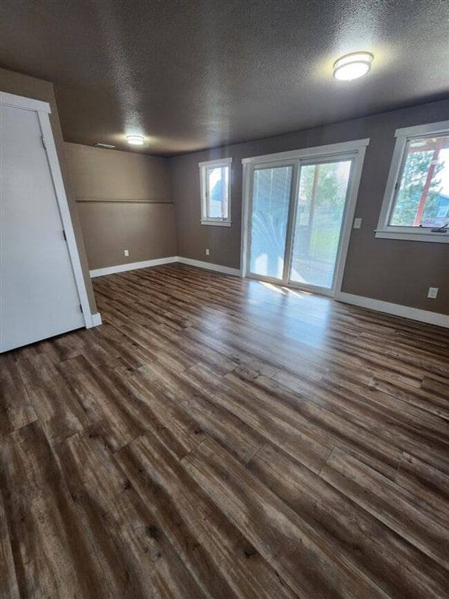 Building Photo - 5 bedroom in Briarwood - Water/Sewer/Trash PAID