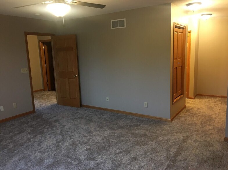 Building Photo - 411 Darlene Dr