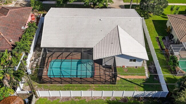 Building Photo - 1544 NW 9th St