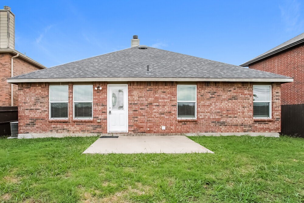 Building Photo - 2005 Burnside Dr