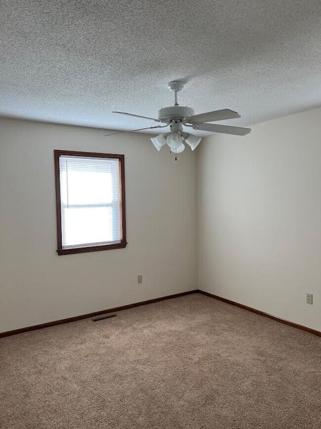 Building Photo - 219 W Market St