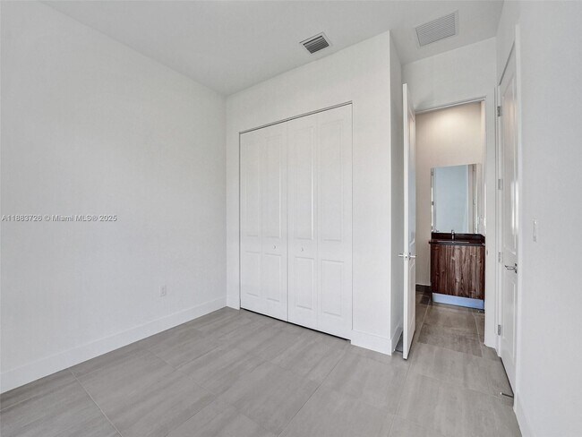 Building Photo - 5736 SW 104th Terrace