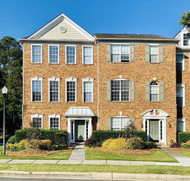 Heart of Ballantyne! Beautiful End Unit Townhome. 2 Large Primary Suites Up & Flex Rm/3rd BR On ... - Heart of Ballantyne!  Beautiful End Unit Townhome. 2 Large Primary Suites Up & Flex Rm/3rd BR On ...