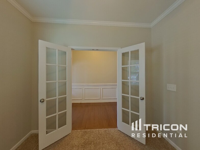 Building Photo - 1000 Wainscott Dr
