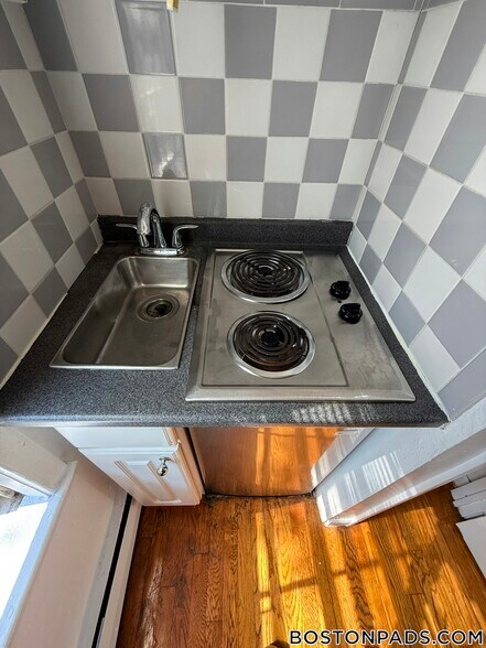 Building Photo - 28 S Huntington Ave