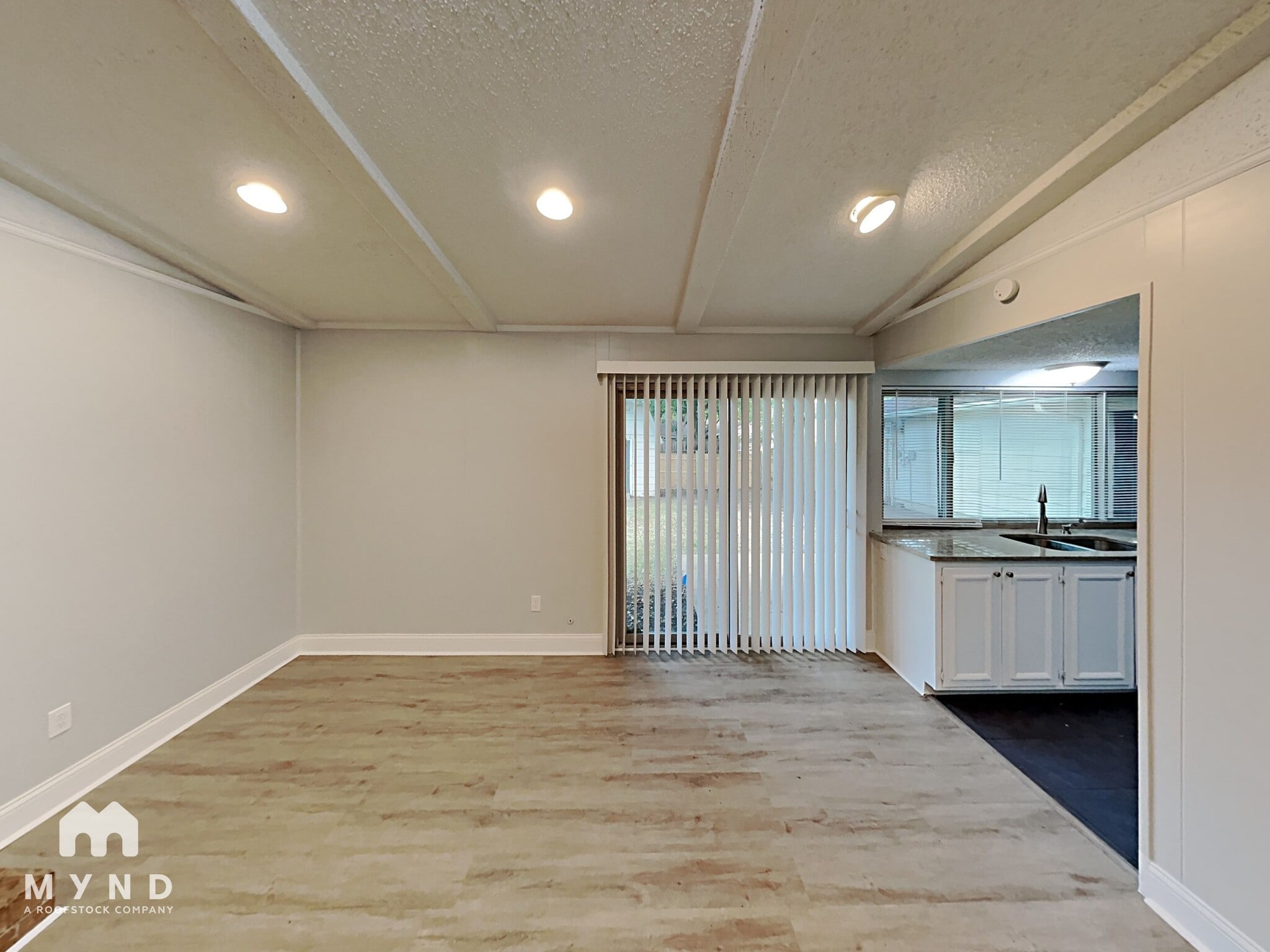 Building Photo - 1303 Hillsdale Dr