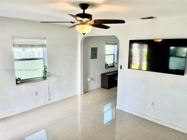 Building Photo - 3135 SW 64th Ave