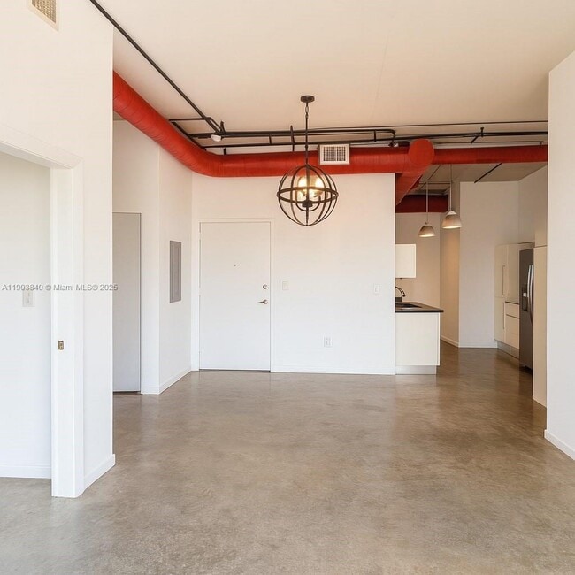 Building Photo - 10 SW South River Dr