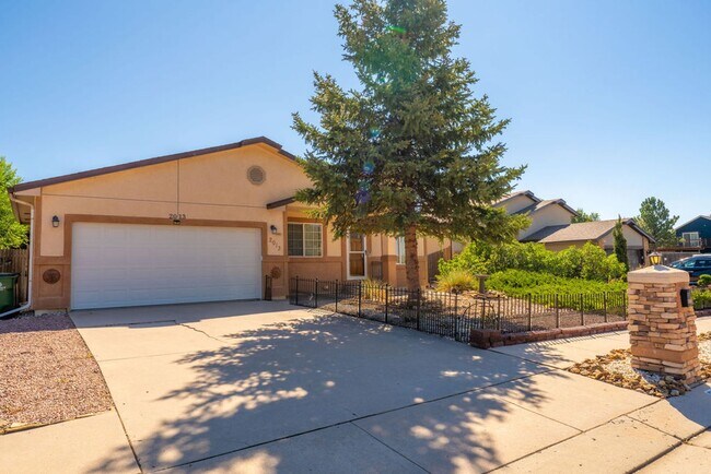 Building Photo - ***MOVE IN SPECIAL*** $500 OFF 1st MONTH'S...