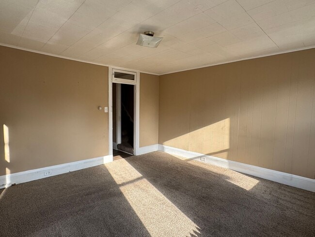 Building Photo - 209 Reno Ave