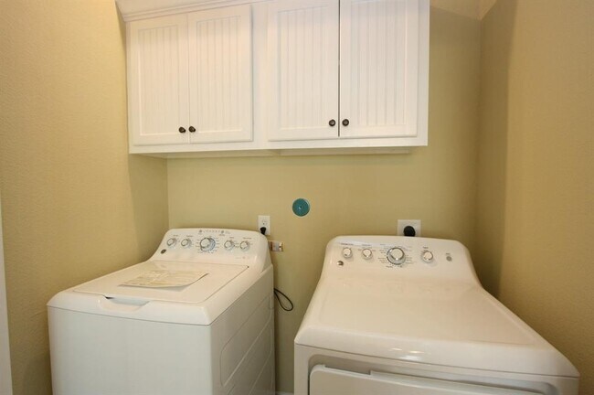 Building Photo - 298 Capetown Way