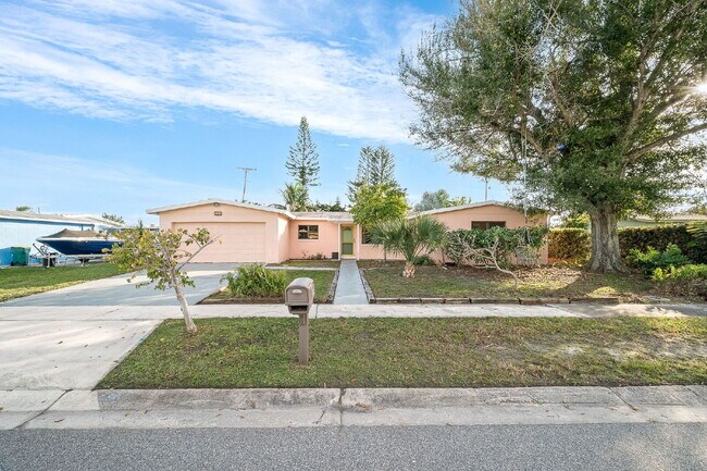 Building Photo - 5 BR/3BA pool home in Merritt Island- NO HOA!