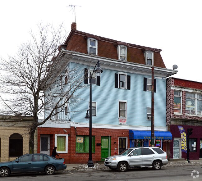 Primary Photo - 5-7 Olneyville Sq