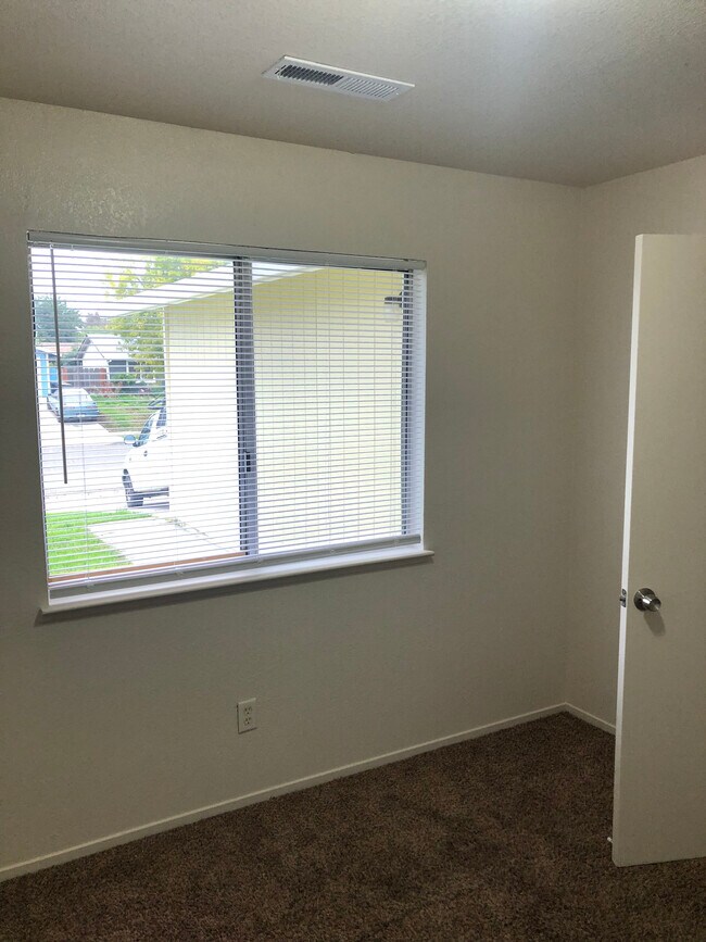 Building Photo - 25 W Swallow St