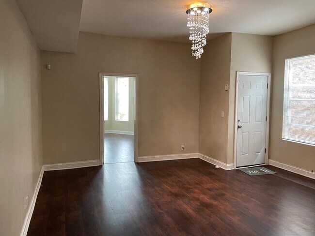 Building Photo - 5616 S Indiana Ave