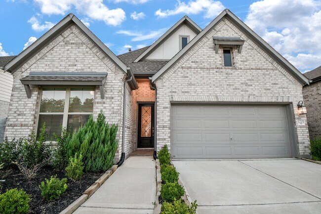 Primary Photo - 1215 Carswell Grove Dr