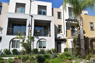 Building Photo - Awesome Spacious Townhome