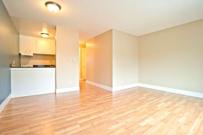 Interior Photo - 3435