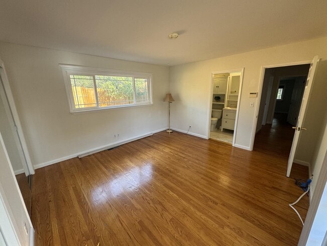 Building Photo - 1221 Covington Rd