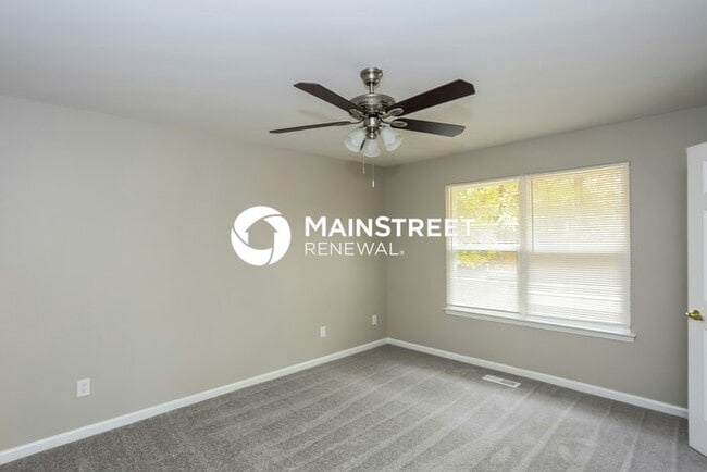 Building Photo - 4 Bedroom Pet-Friendly Home in Charlotte, NC with Main Street Renewal