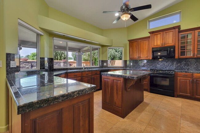 Building Photo - 1307 E Treasure Cove Dr