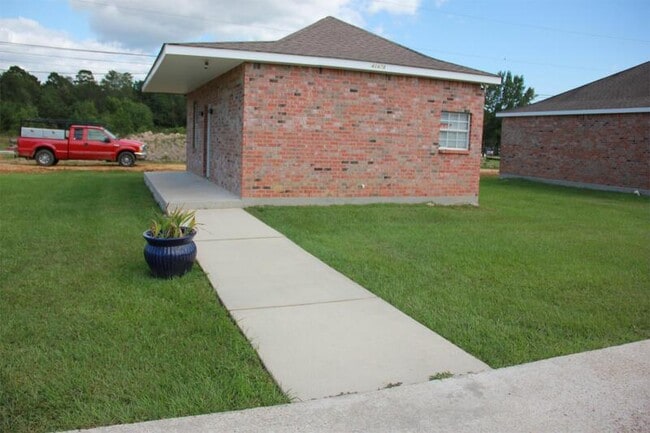 Building Photo - 42470 Barry Ct