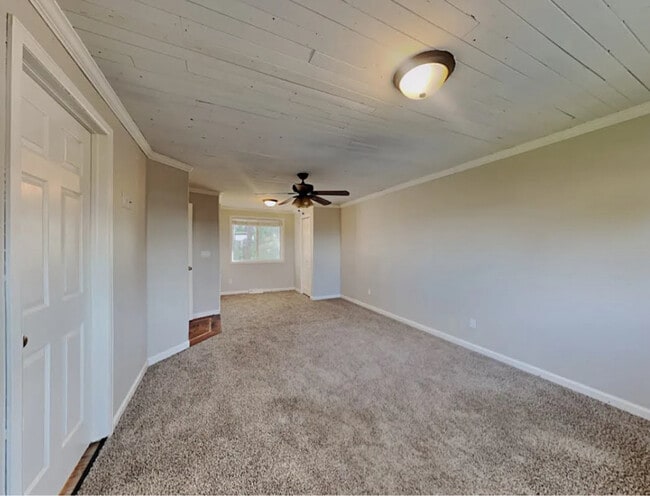 Building Photo - 387 Helena Cir