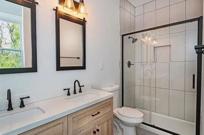 Building Photo - 5 bedroom home in the Upper Hill District