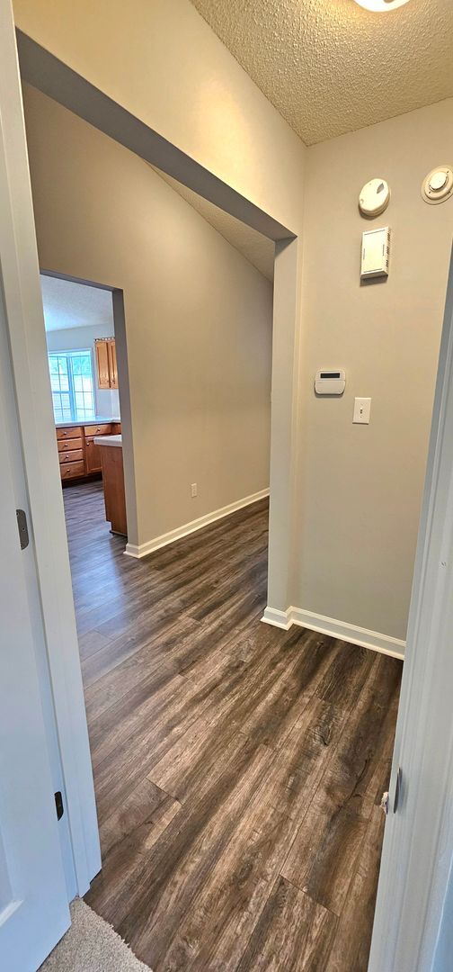 Building Photo - Spacious 2-Bed, 2-Bath Home with Modern Co...