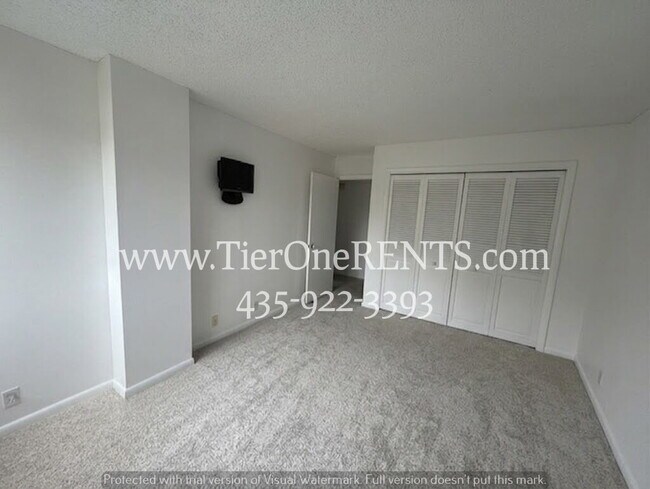 Building Photo - This property offers a NO DEPOSIT option available for qualified renters