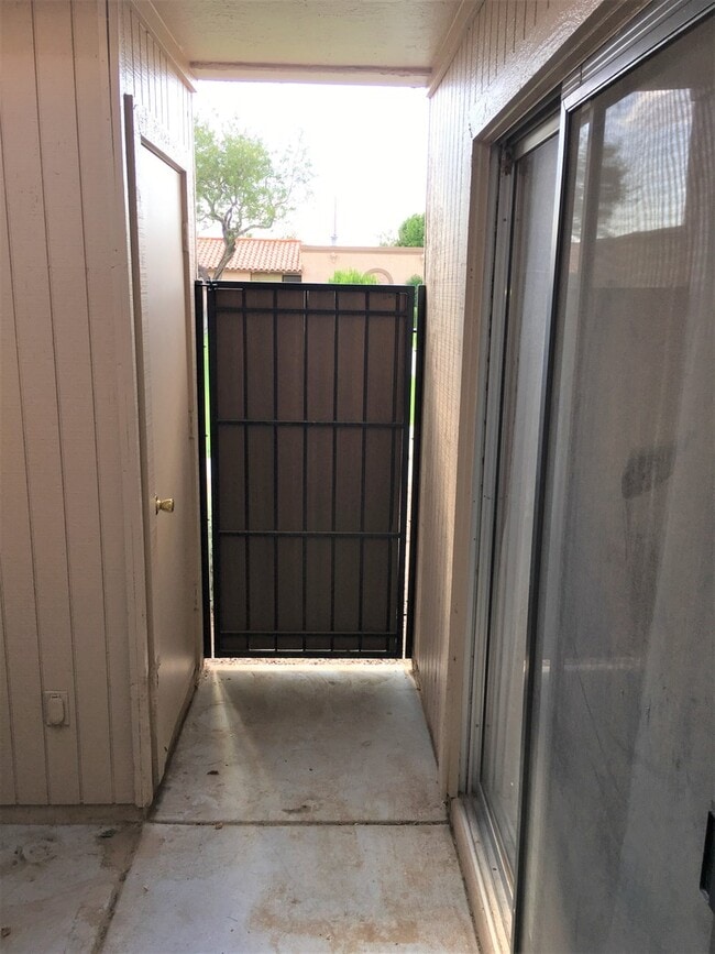 Building Photo - **CHARMING 2 BEDROOM/2 BATHROOM PATIO HOME IN CHANDLER (CHANDLER BLVD & COOPER)**