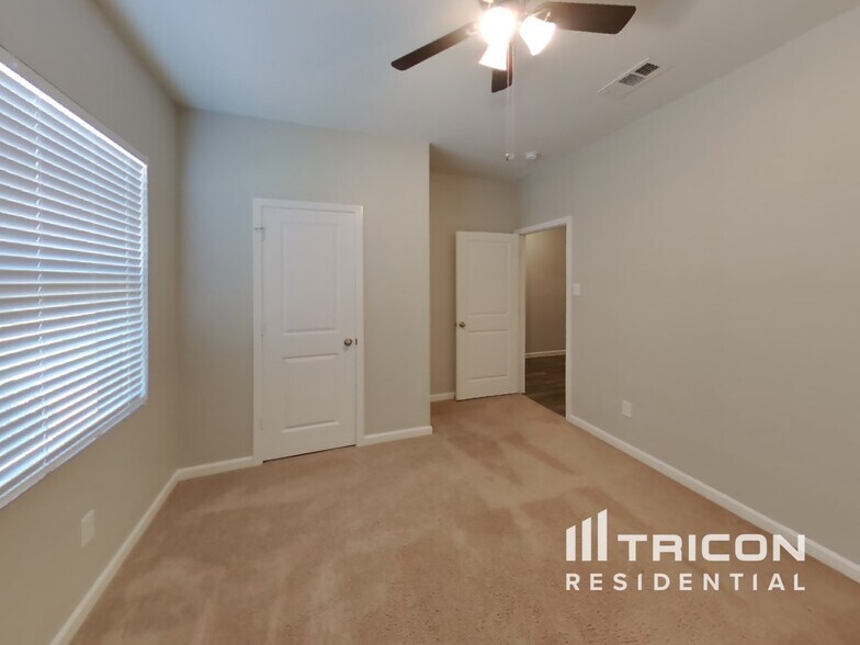 Building Photo - 440 Dove Creek Ln