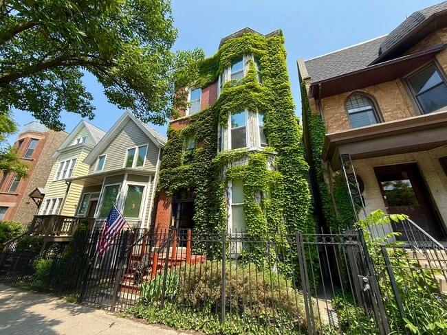 Primary Photo - 1132 W Addison St