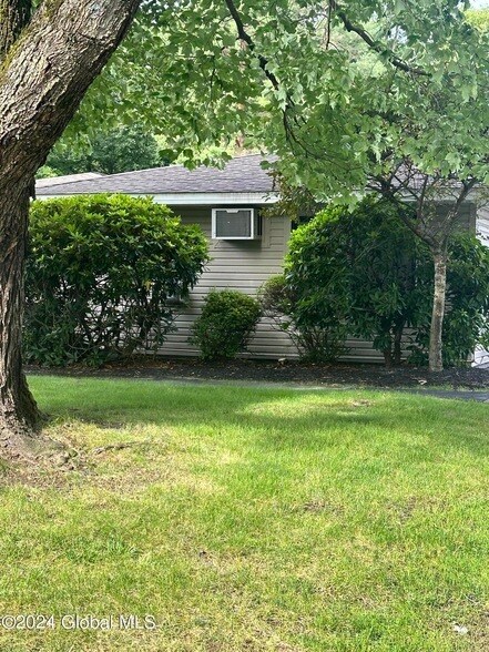 Building Photo - 9 Donna Lynn Dr