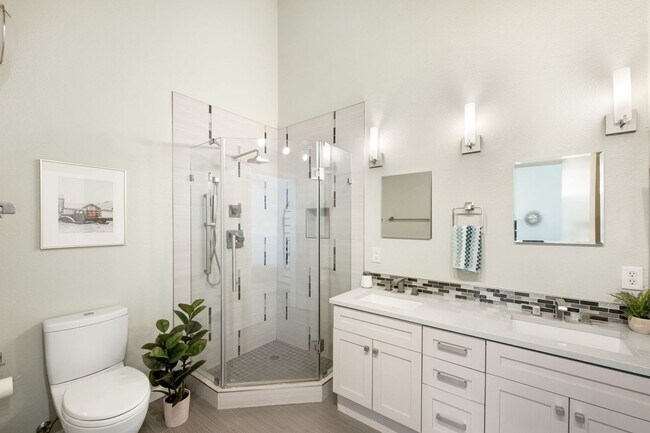 Building Photo - 2BD, 2BA Corner Unit Condo in Lowry