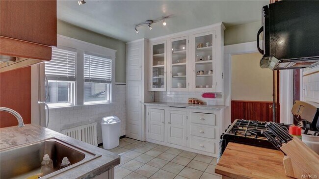 Building Photo - 59 Crestwood Ave