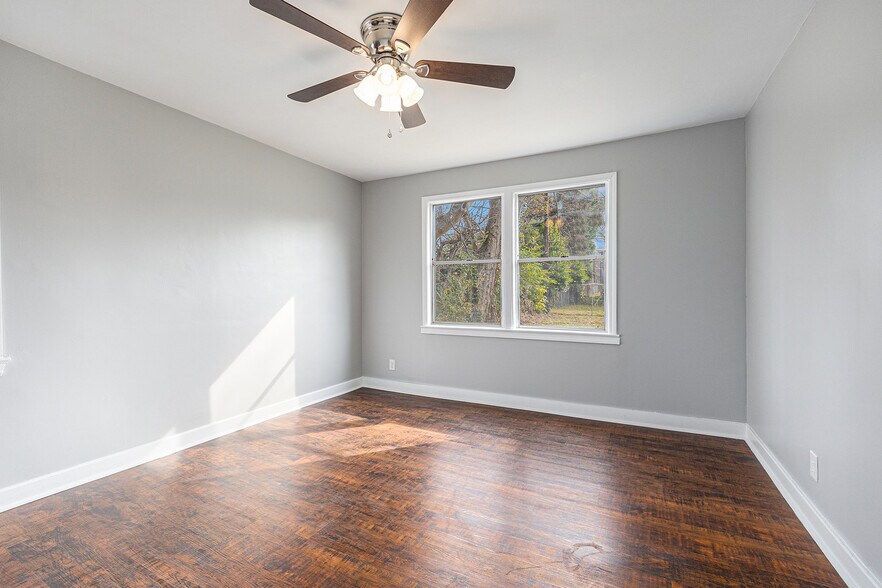 Building Photo - 701 9th Ave S