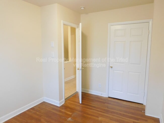 Building Photo - 2405 E Florida St