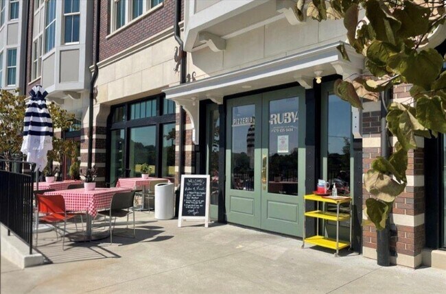 Building Photo - 5390 Crescent St